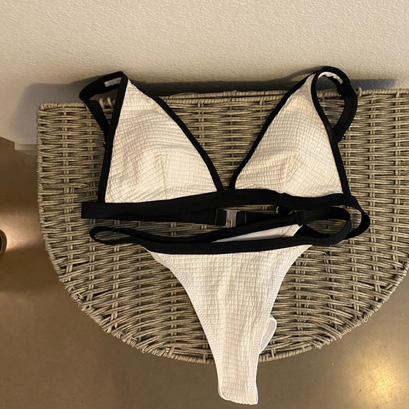 Cupshe Bikini - Picture 1 of 2